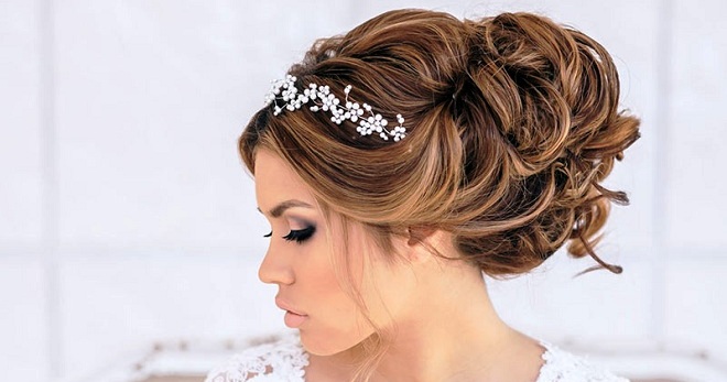 svadebnye_pricheski_s_diademoy.jpg
